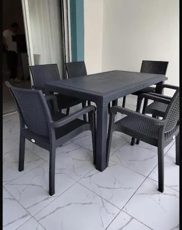 Luxury Apartment *